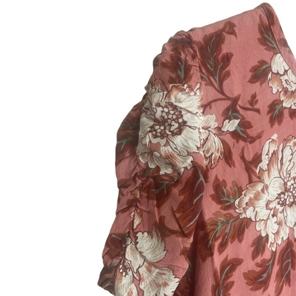 Loft floral blouse, earthy tones, ruched sleeves and button closure in back - Picture 3 of 4
